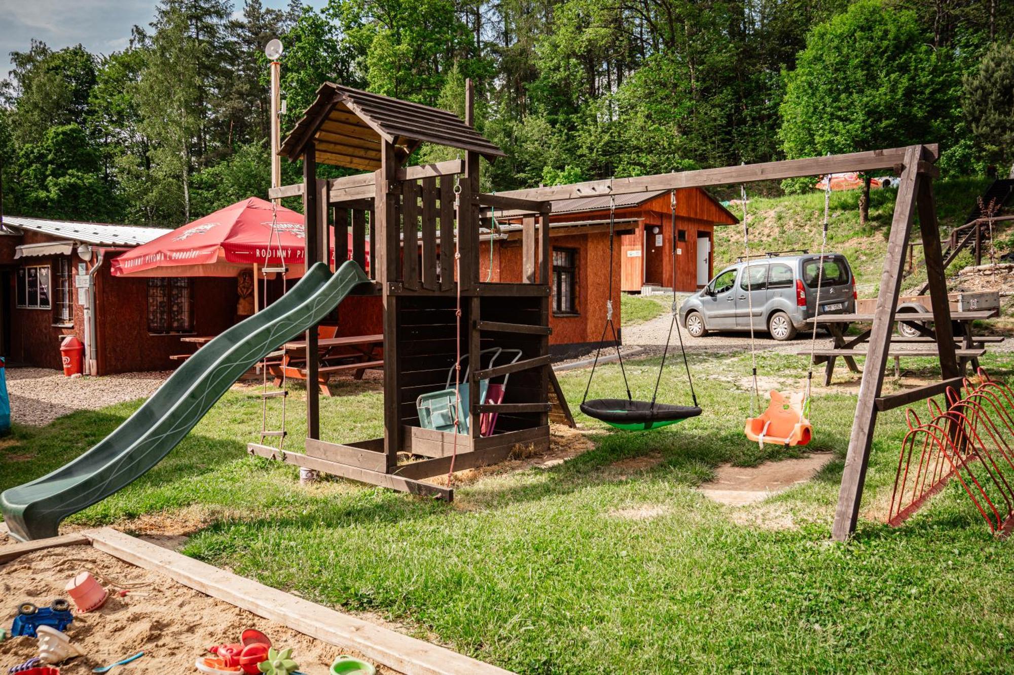 Karavan 1 V Arealu Koupaliste Bystre V Orlickych Horach Exterior photo